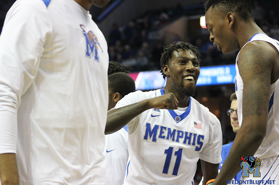 Tigers prepare for Thanksgiving Dinner